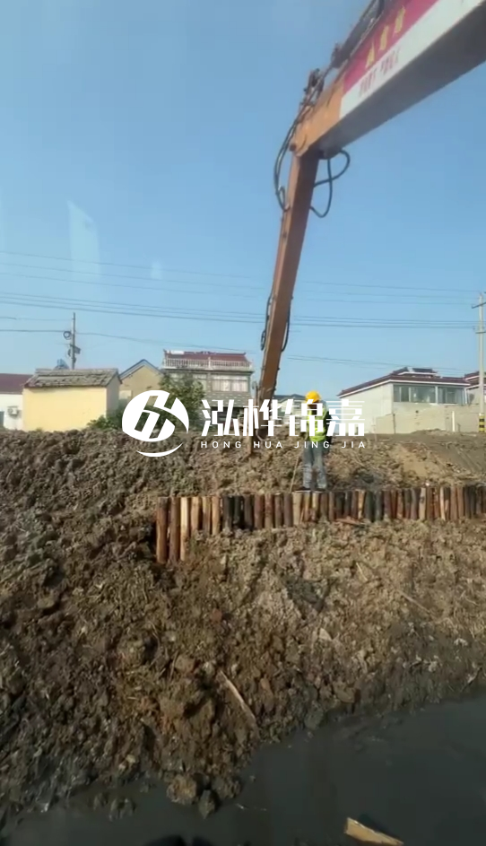 南陽(yáng)挖機(jī)打木樁專(zhuān)業(yè)施工-打防汛木樁時(shí)選用多粗的木樁為宜？